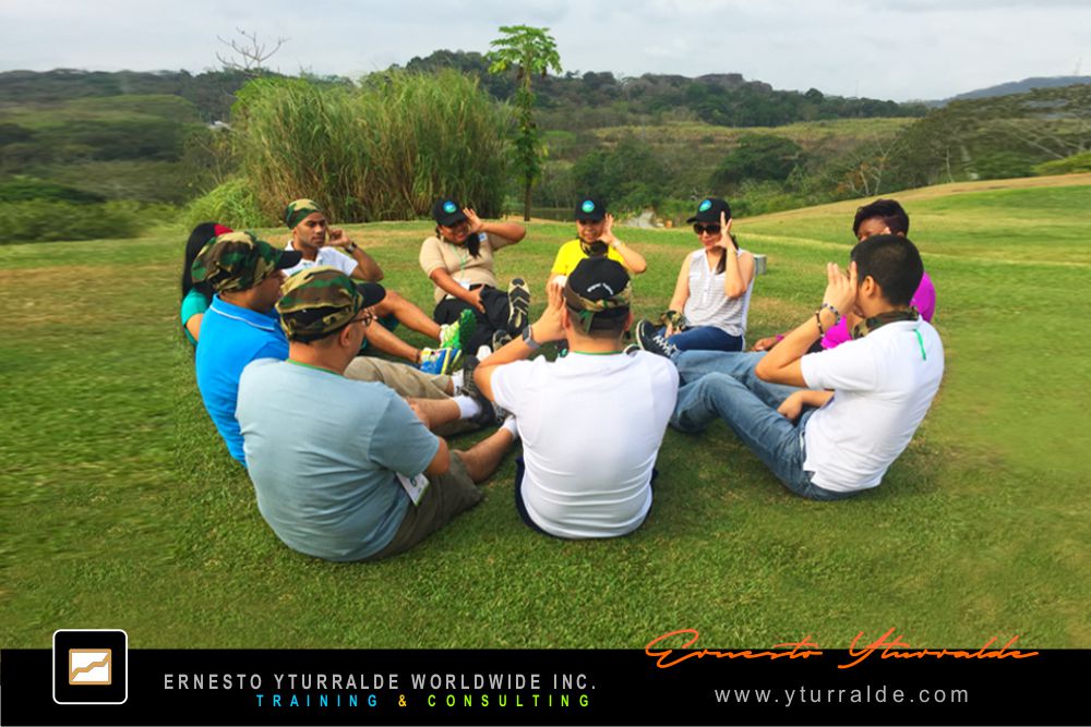 Team Building Panamá | Retos colaborativos y dinámicas outdoor con cuerdas bajas