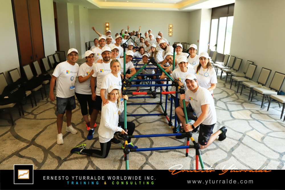Team Building Panamá Outdoor | Retos de confianza y colaboración en cuerdas bajas